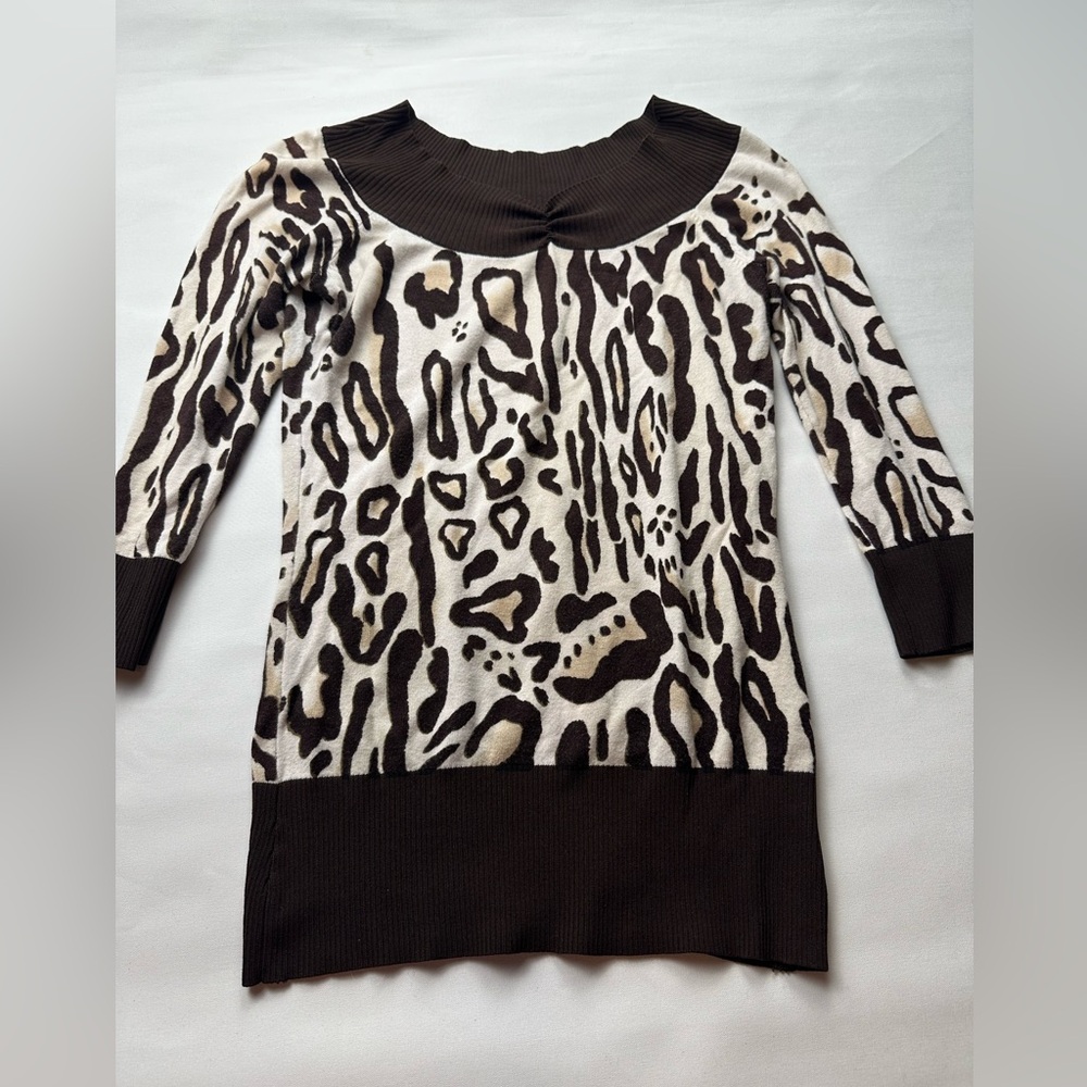 Cache animal print light sweater. 3/4 length sleeves. Size M